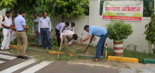 DRMR employees participating in Swachh Bharat Abhiyan